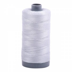 Aurifil Mako Cotton Maschinenquiltgarn 28/2-fach, 750 m, Fb. 2600 Dove