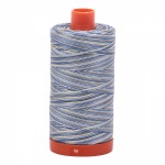 Aurifil Mako Cotton Maschinenquiltgarn 50/2-fach, 1300 m, multicolor Fb. 4649 Lemon Blueberry