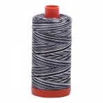 Aurifil Mako Cotton Maschinenquiltgarn 50/2-fach, 1300 m, multicolor Fb. 4665 Graphite
