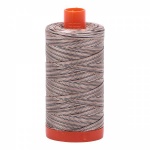 Aurifil Mako Cotton Maschinenquiltgarn 50/2-fach, 1300 m, multicolor Fb. 4667 Nutty Nougat