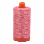 Aurifil Mako Cotton Maschinenquiltgarn 50/2-fach, 1300 m, multicolor Fb. 4668 Strawberry Parfait