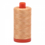 Aurifil Mako Cotton Maschinenquiltgarn 50/2-fach, 1300 m, multicolor Fb. 4150 Crème Brulée