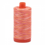 Aurifil Mako Cotton Maschinenquiltgarn 50/2-fach, 1300 m, multicolor Fb. 4657 Tramonto a Zoagli