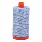 Aurifil Mako Cotton Maschinenquiltgarn 50/2-fach, 1300 m, multicolor Fb. 4655 Storm At Sea
